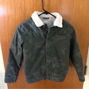 Cat & Jack Camo Sherpa Trucker Jacket kids size M